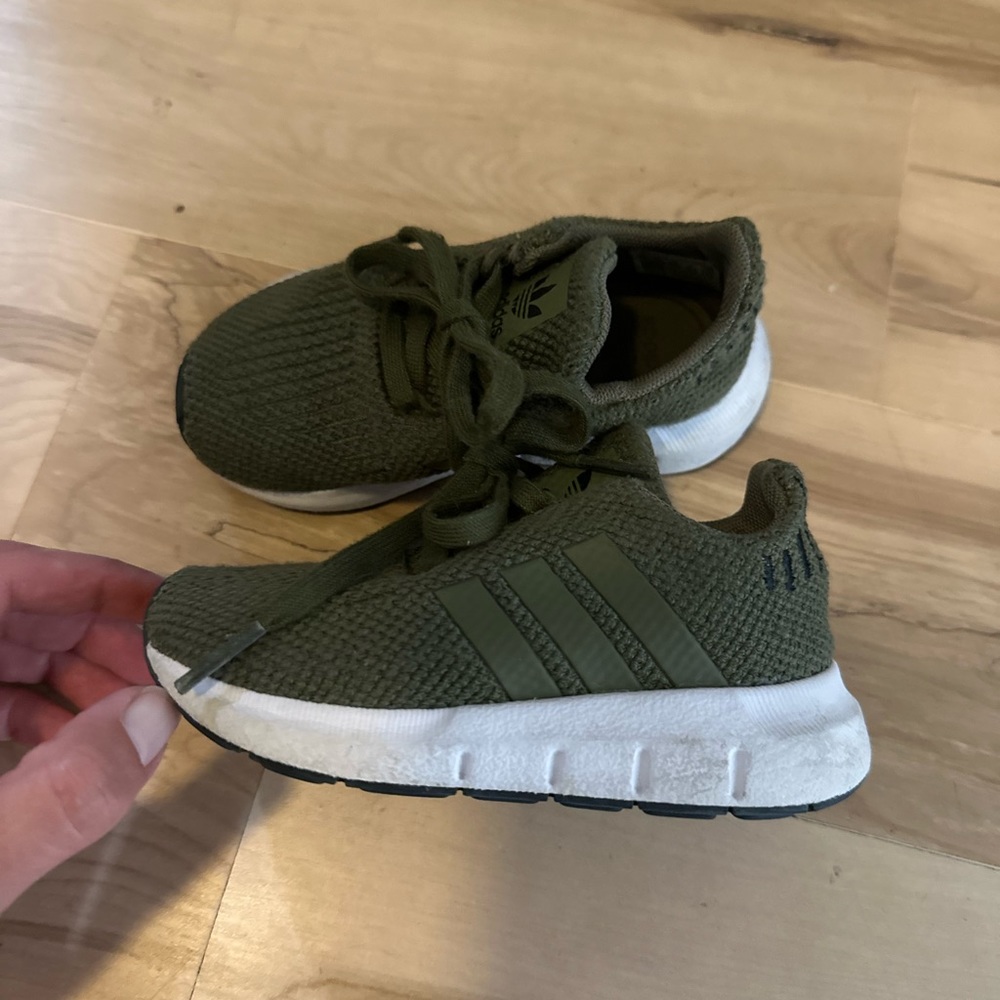 Toddler size 7 adidas swift run.